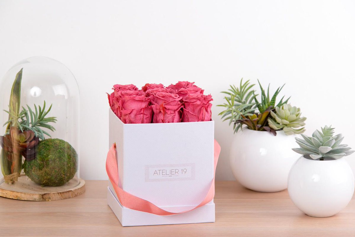 hivency_inactif's tweet photo. CONCOURS  ! 💥 C’est bientôt la fête des mères ! À gagner : une magnifique box haut de gamme composée de 9 roses éternelles ! Pour gagner, #RT + #Follow @hivency ! Tirage au sort 22/05 à 17h ! #Fetedesmeres #hivency #concours #atelier19 https://t.co/1AOmhJ8Ryo