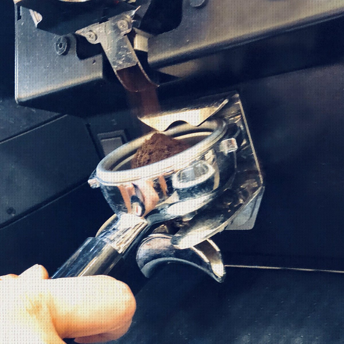 Java_City's tweet photo. Fresh grinds for the freshest cup. #Espresso #CraftMeetsCoffee https://t.co/UAPzgnAF2C
