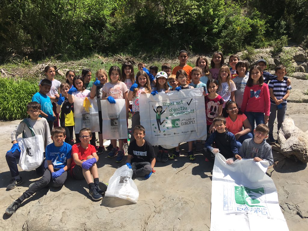 SegimonComas's tweet photo. #CleanUpDay Netegem el nostre tram de riu a la zona dels meandres del #riu #Ter a Foradada. Molt bona feina! Quantificació en procés!
@LetsCleanUpEU @EscolesXESC @2EWWR @residuscat @AjStQuirzeB #CleanUpDay19 @margaridafeliu @ll_pagespetit @paulapc3 https://t.co/Rgka4GCeDD