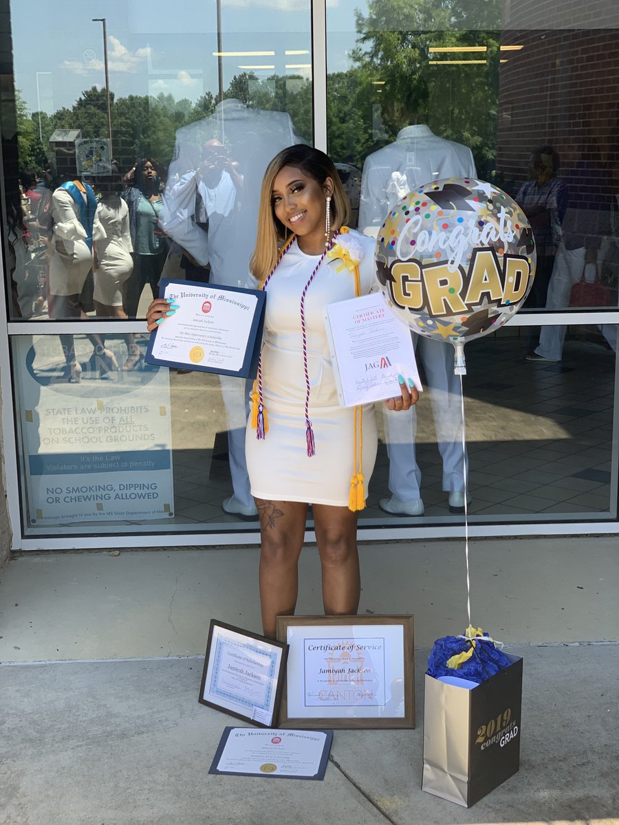 _beautyBrat's tweet photo. graduating wit honors (3.0 gpa or above)
JMG 
academic merit scholarship 
outstanding service and dedication scholarship 
FULL RIDE to OLE MISS❤️💙
i did that!!! 🎓🎉‼️💪  
this only the beginning ! https://t.co/cLgXbGhtjb