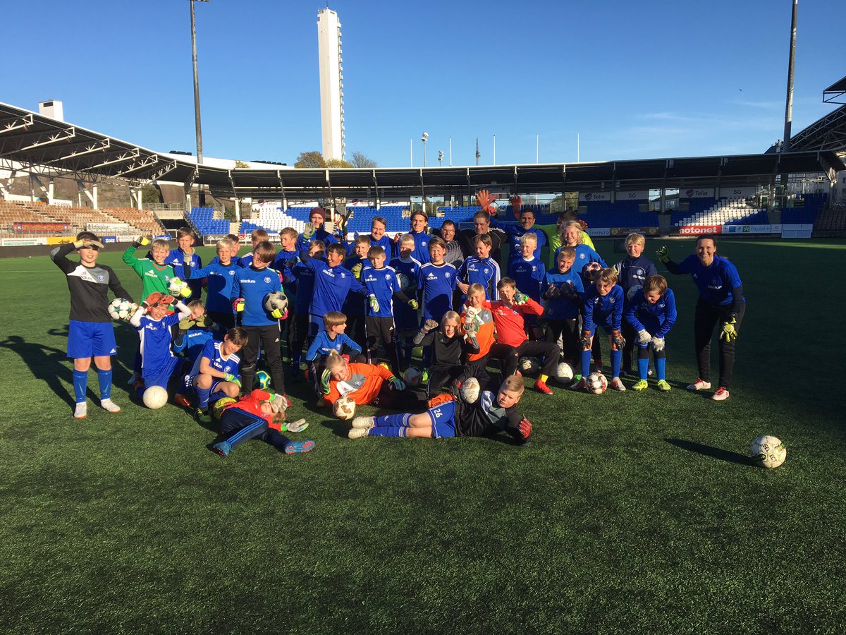 ville_wallen's tweet photo. Tulipa hyvä fiilis, kiitos maalivahdit! #HJK #reusch #OnVainYksiKlubi #reuschfinland #hjkhelsinki https://t.co/gVnhoVTYQL
