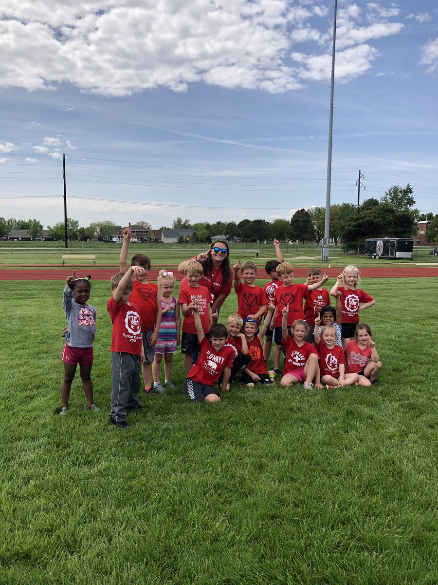 MissMcEvoyDCW's tweet photo. Kindergarten had a blast at track and field day! Thanks to Mr. Neihus for all of his hard work to make this a great day! 🏃♀️😍🏃 @DCWestFalcons #dcwestpride #beFALCONkind https://t.co/terD8MUKNu