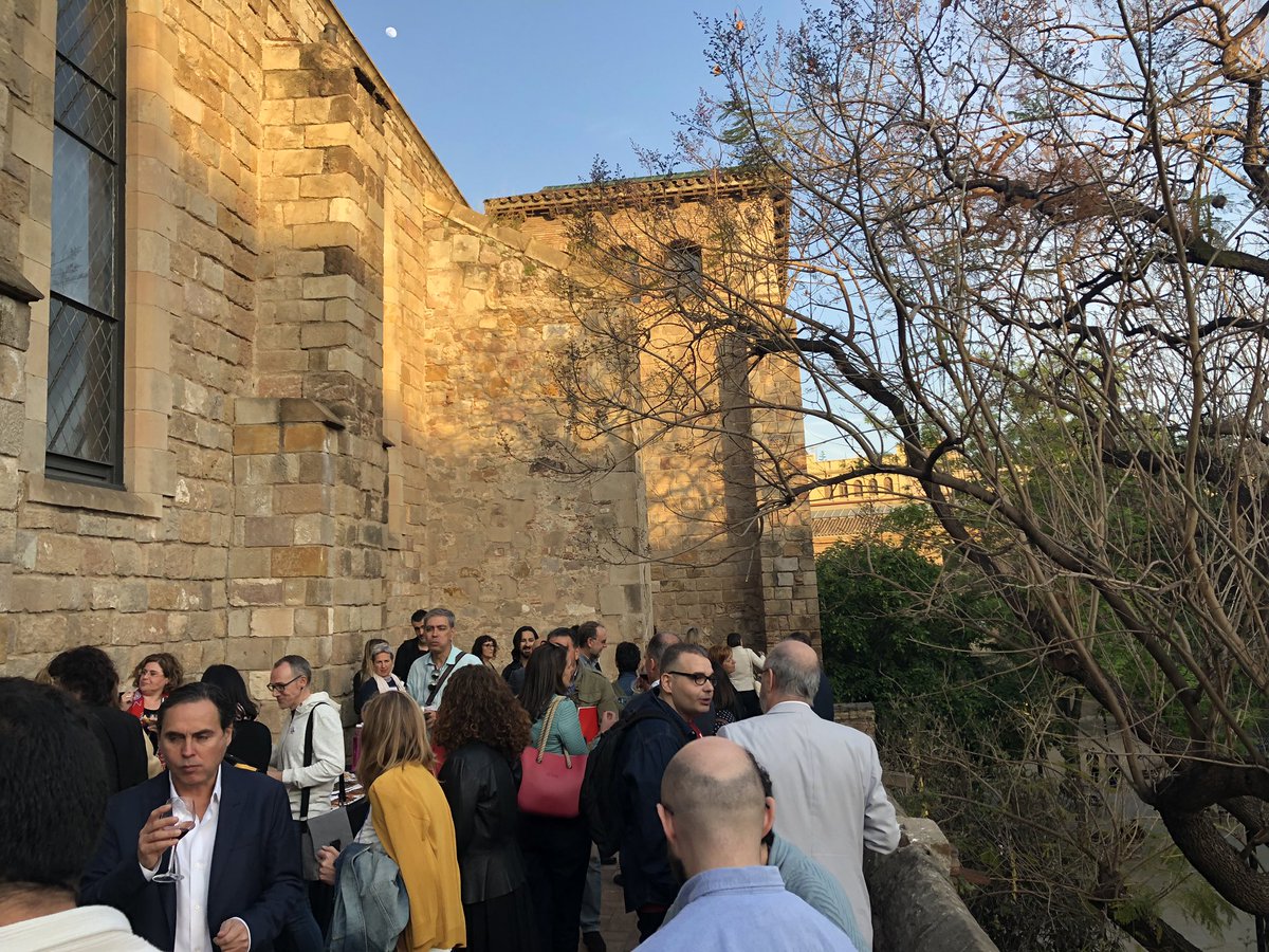 NUBILUMsmartDOC's tweet photo. Dando la bienvenida a #JEID19 de @fesabid ¡Esto empieza! 🥂 https://t.co/K6iYKvJXjB