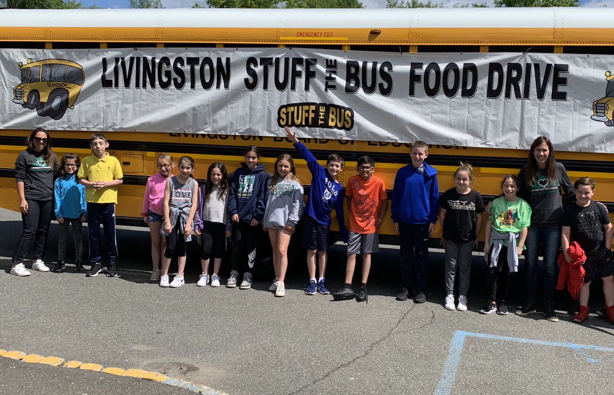 CourtFerraro19's tweet photo. Beautiful day for Stuff the Bus!! With everyone’s generosity, we were able to collect 941 items to donate to LNHN!! New record for us!!! #ItsGottaBeBHE #LNHN #Bobcats https://t.co/QqhRiwhJz8