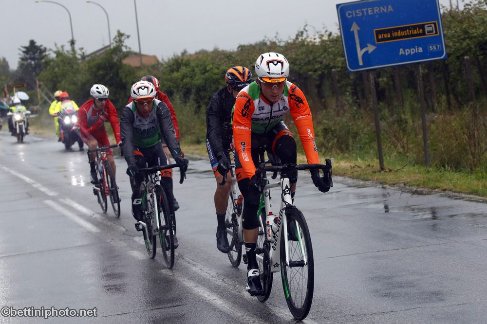 #Giro 🇮🇹 Prima la fuga con <a href="/barbenry/">Enrico Barbin</a> e <a href="/u_orsini_94/">Umberto Orsini</a>, poi il settimo posto di <a href="/PaoloSimion/">Paolo Simion</a>: tappa 5⃣ del <a href="/giroditalia/">Giro d'Italia</a> con segno positivo per la <a href="/Bardiani_CSF/">VF Group Bardiani-CSF Faizanè</a>. Dopo Fucecchio Ackermann vince anche a Frascati
🏁 risultati: procyclingstats.com/race/giro-d-it…
📷 gallery: bardianicsf.com/wp/giro-galler…