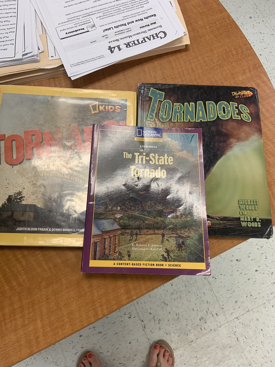 MMS_Eigher's tweet photo. Ss are reading fiction and nonfiction books about natural disasters. They are loving learning the facts about historic disasters and then enjoying a fictional book on the same natural disaster #priorknowlege #peaksinterest #MLBallstars https://t.co/FXgh4Q9Kuf
