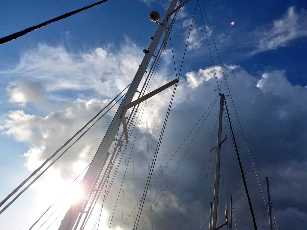 WeatherSquiz's tweet photo. When the rain clouds roll away, the clarity of the mountains and sky is breathtaking. The end of this unsettled weather is in sight and the next 2 days are looking not at all bad. #Montenegro #Weather  #kotor #tivat https://t.co/3UbDL48msP