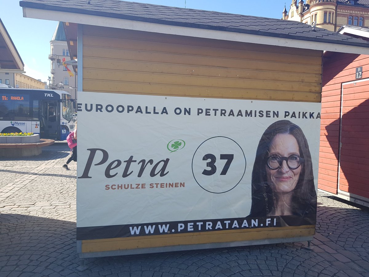 Heitanh's tweet photo. Tampereen vaalimökki pystytetty Keskustorille. https://t.co/F5Mps7wkeX