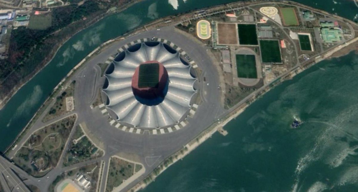 BitcoinEos's tweet photo. DM me the name of this stadium and I will DM you back a wallet containing 100BITEs. #bitcoin #simple #UserExperience #GameChanger https://t.co/rxic6uzwrI