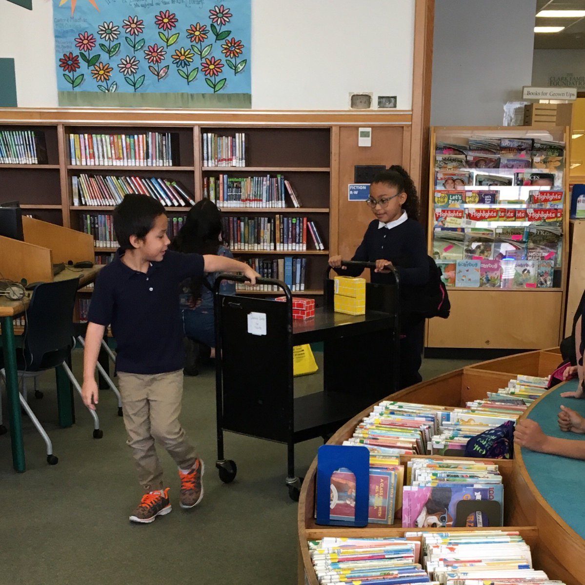 LancasterPubLib's tweet photo. We ❤️ it when school groups visit the library! #rosselementary @SDoLancaster https://t.co/AG4pF3fdCD