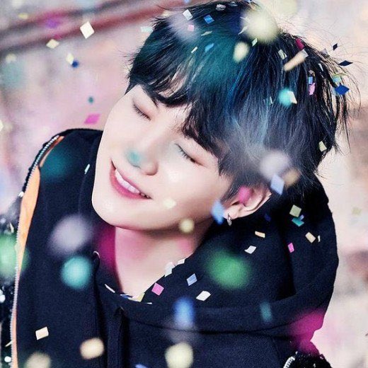 Ot7Momma's tweet photo. Happy Wednesday!!! Today’s @BTS_twt song of the day is Save Me #7daysofBTS https://t.co/RXKHoYmvtc