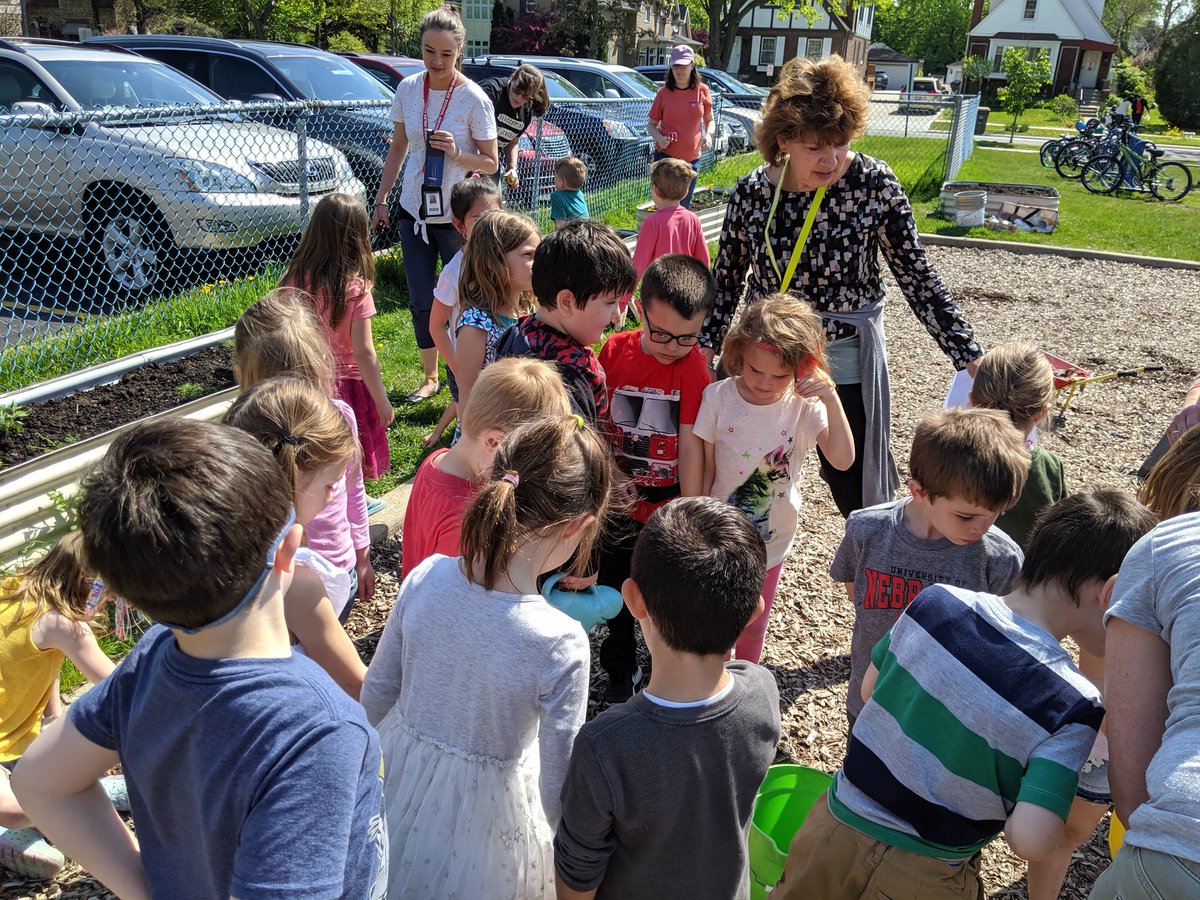 Kindergarten planting day!
#EngageD64 #D64smiles