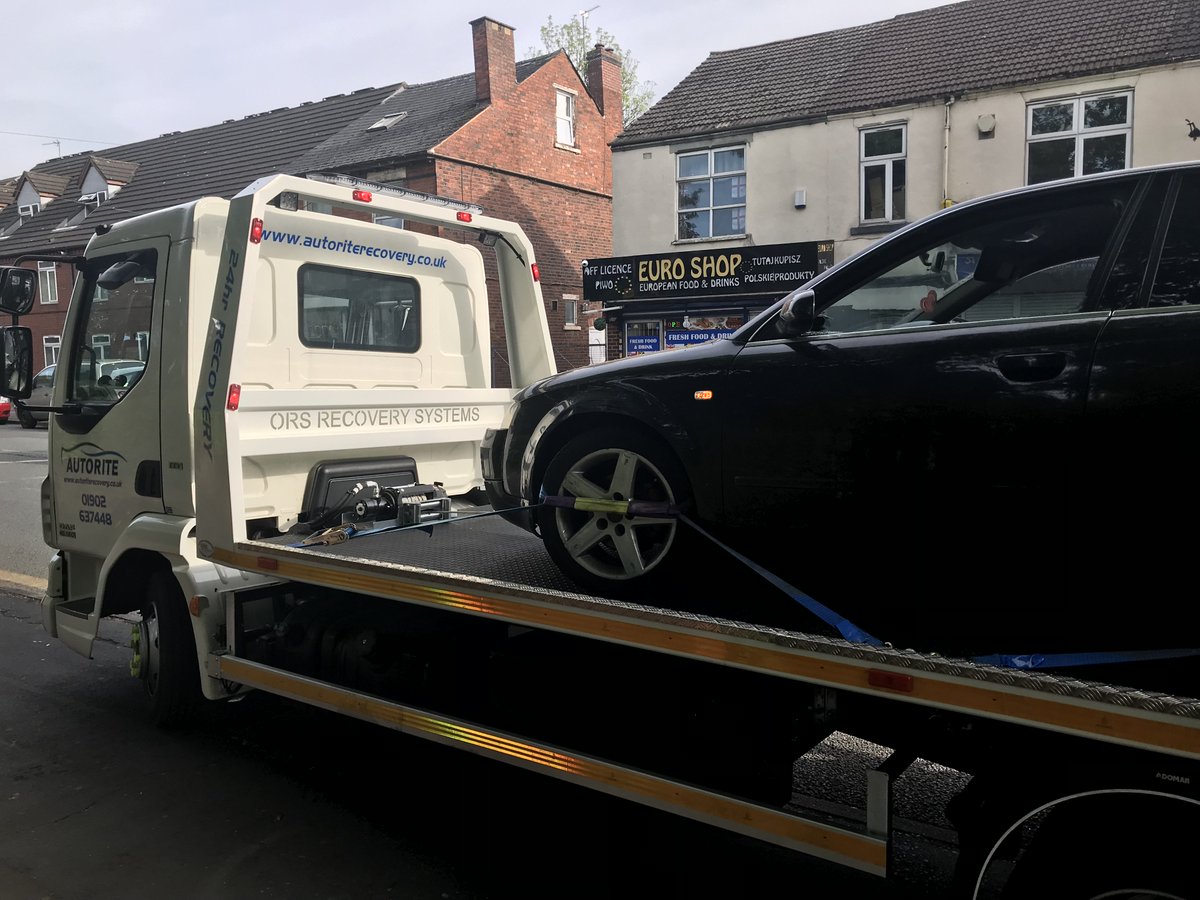 StPetersWMP's tweet photo. Our team seized this vehicle off the street in Whitmore Reans this afternoon for no insurance. Drugs and this knife were seized from it in the process. Recovered by @Autorite_Rec #GoodResult #Police #Community

@WMPolice @wolvespolice https://t.co/KS4u3PpCE7