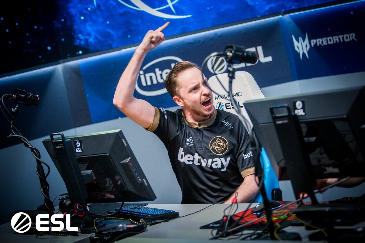 NIP's tweet image. WE TAKE THE FIRST MAP VERSUS @mousesports 🇪🇺 - 16:13

Next: Inferno
🇺🇸 Twitch.tv/faceittv
🇸🇪 twitch.tv/bmetv

#GONINJAS #CSGO #ECS7