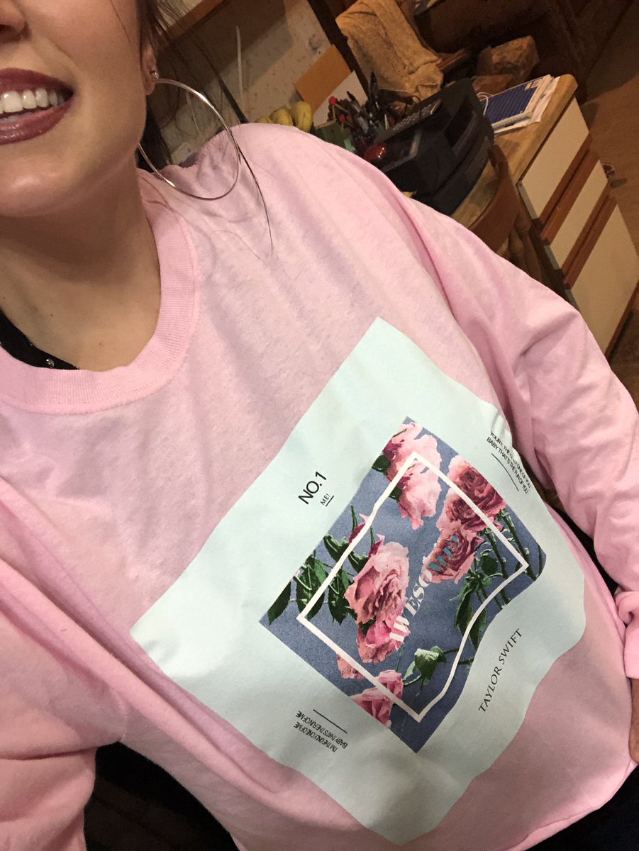RML_swiftie_13's tweet image. My TS merch finally came in!! So excited (I was so excited I just put them over my shirt 🤭) @taylorswift13 @taylornation13 @brendonurie #TaylorSwift #taylorswiftisback #TaylorOnEllen #TaylorSwiftTuesday