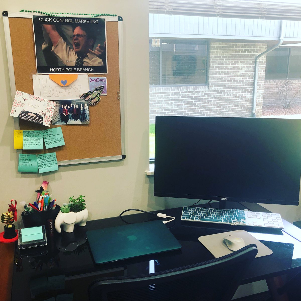 What’s your desk like? Kaley keeps her desk tidy with inspiration front and center! 

#DeskInspiration #DigitalMarketingAgency