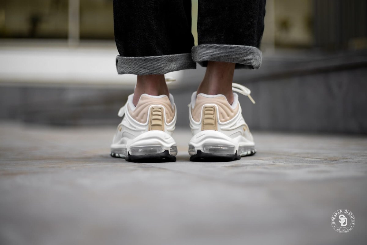 air max deluxe desert ore