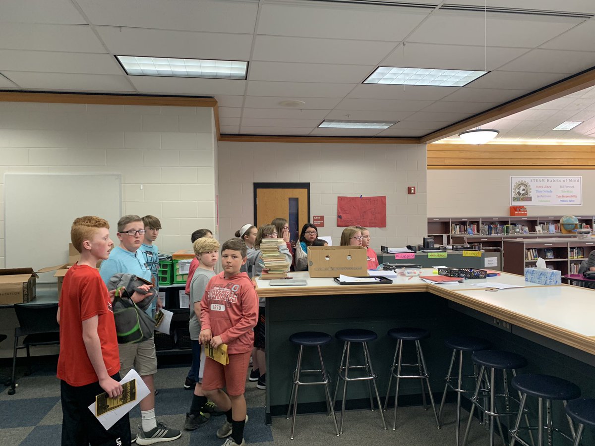 GrahamMidSchool's tweet photo. GMS 6th Grade Student Falcon Fly Mentors leading tours with our upcoming 6th Grade Students from GES! #FalconFly #StudentLeaders #GMSpride https://t.co/mYWig3fR4k