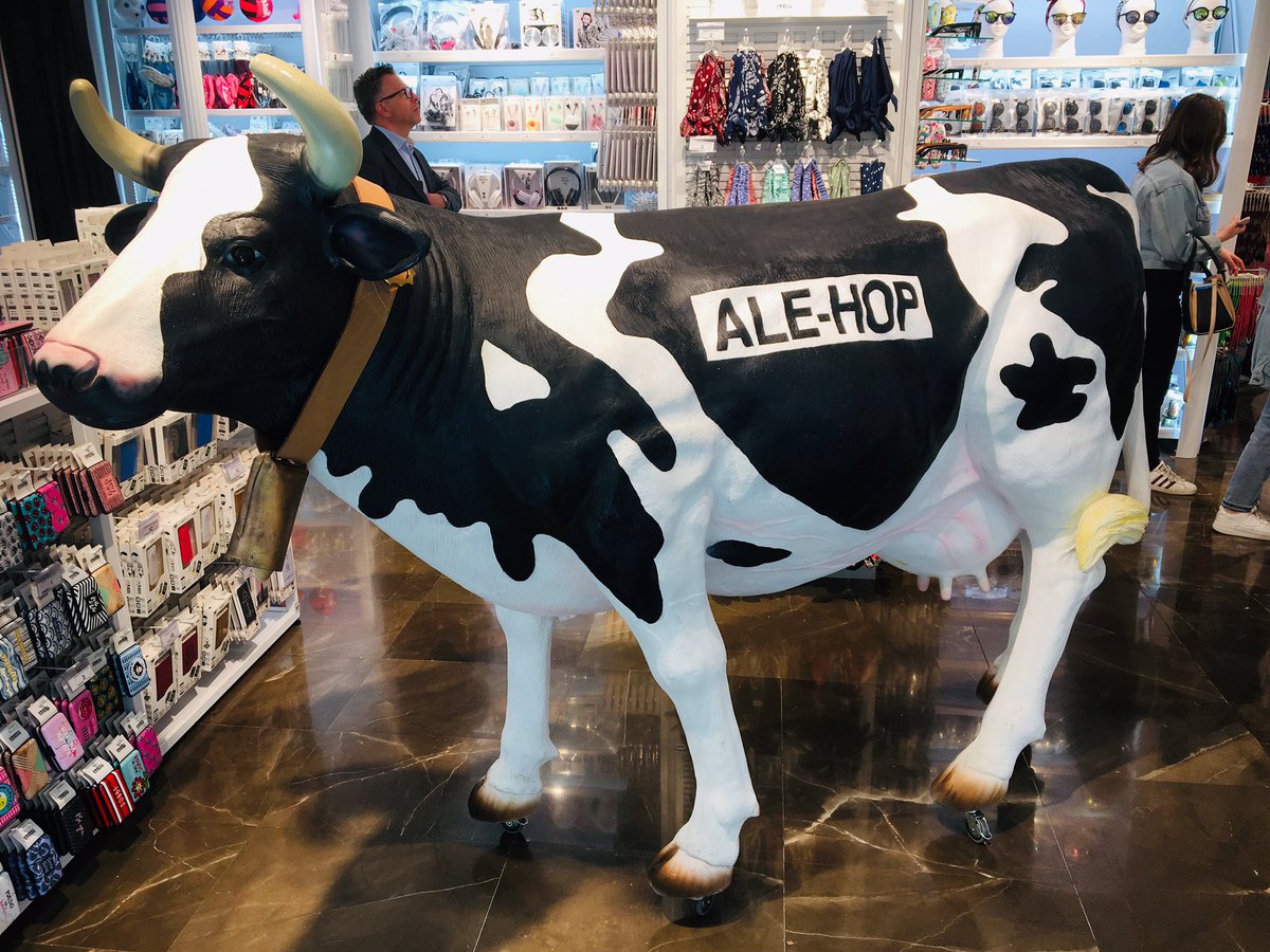 FarmlifeNTL's tweet photo. Love the #dairy theme in #Barcelona shops, saw plenty of them about, well behaved too. No vegans complaining either, #farmlifenotthuglife https://t.co/spfOumxib5