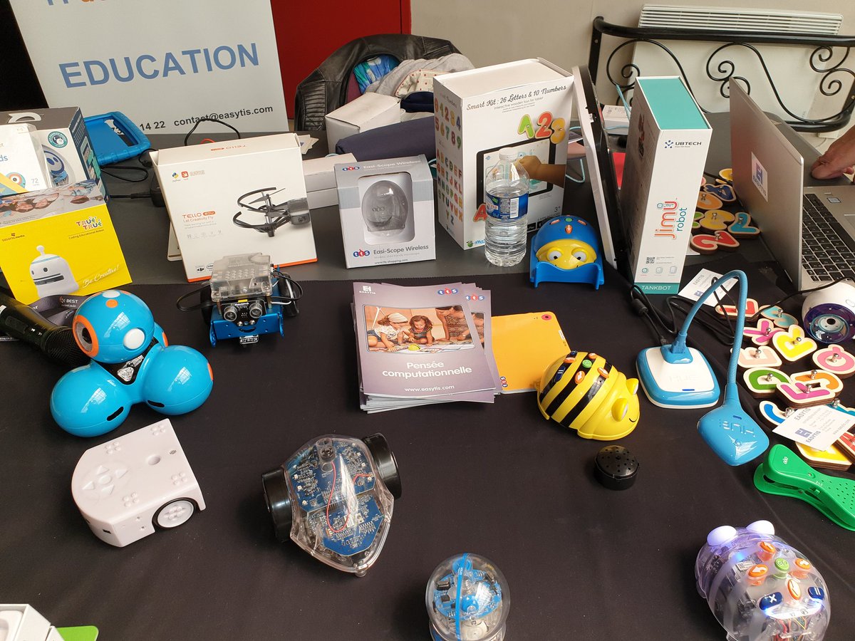 LaurentLeMerci4's tweet photo. Déclinaison départementale des #normandeday2019 à @VilleEvreux. Echange de pratiques autour de l'usage du #numérique et rencontre avec des éditeurs de matériels et ressources #pédagogiques. 
@GaviniChevet @acrouen @acCaen @canope_27 @EureenNormandie https://t.co/zUHeTgtZQK