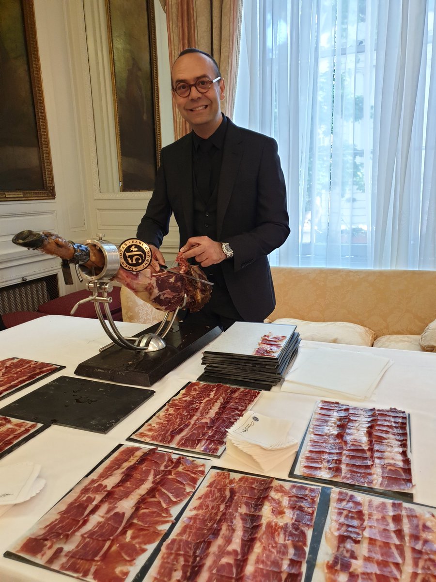 Fantastic event at the @EmbSpainUK to celebrate the 25 anniversary as a chef of @Jose_Pizarro Congratulations!!! Everything was stunning! #eventprofs #hospitalityprofessionals #chefs