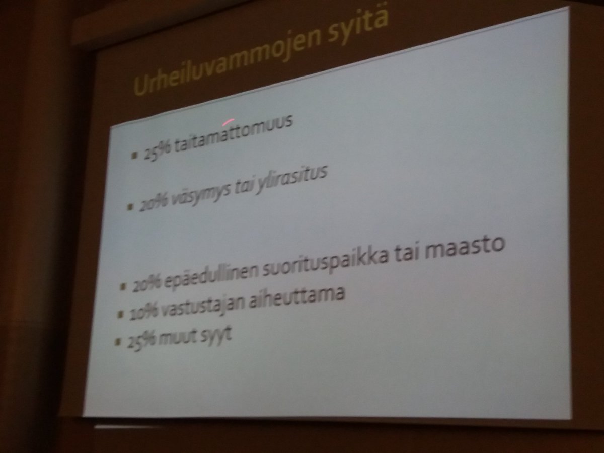Kevään viimeisellä Vanhempien valmennusoppi -koulutuksessa aiheena oli lasten ja nuorten yleisimmät urheiluvammat. Kouluttaja Petteri Koskelta tuli hyviä vinkkejä vammojen hoitoon ja ennaltaehkäisyyn. #vanhempienvalmennusoppi #koulutus