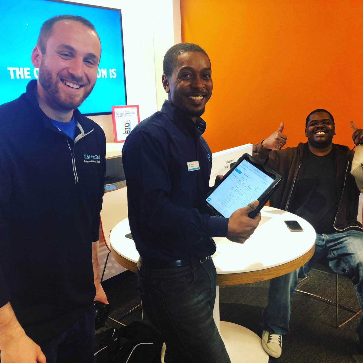 CR_ProTech's tweet photo. Why is this customer so happy? He’s getting set up with a ProTech appointment that’s why! #connectedandprotected @ProTechCalle @TomMonahan10 @GreaterLakesMkt @CentralRgnVoice @ProTechAndrew https://t.co/JCSJ1HIeoz