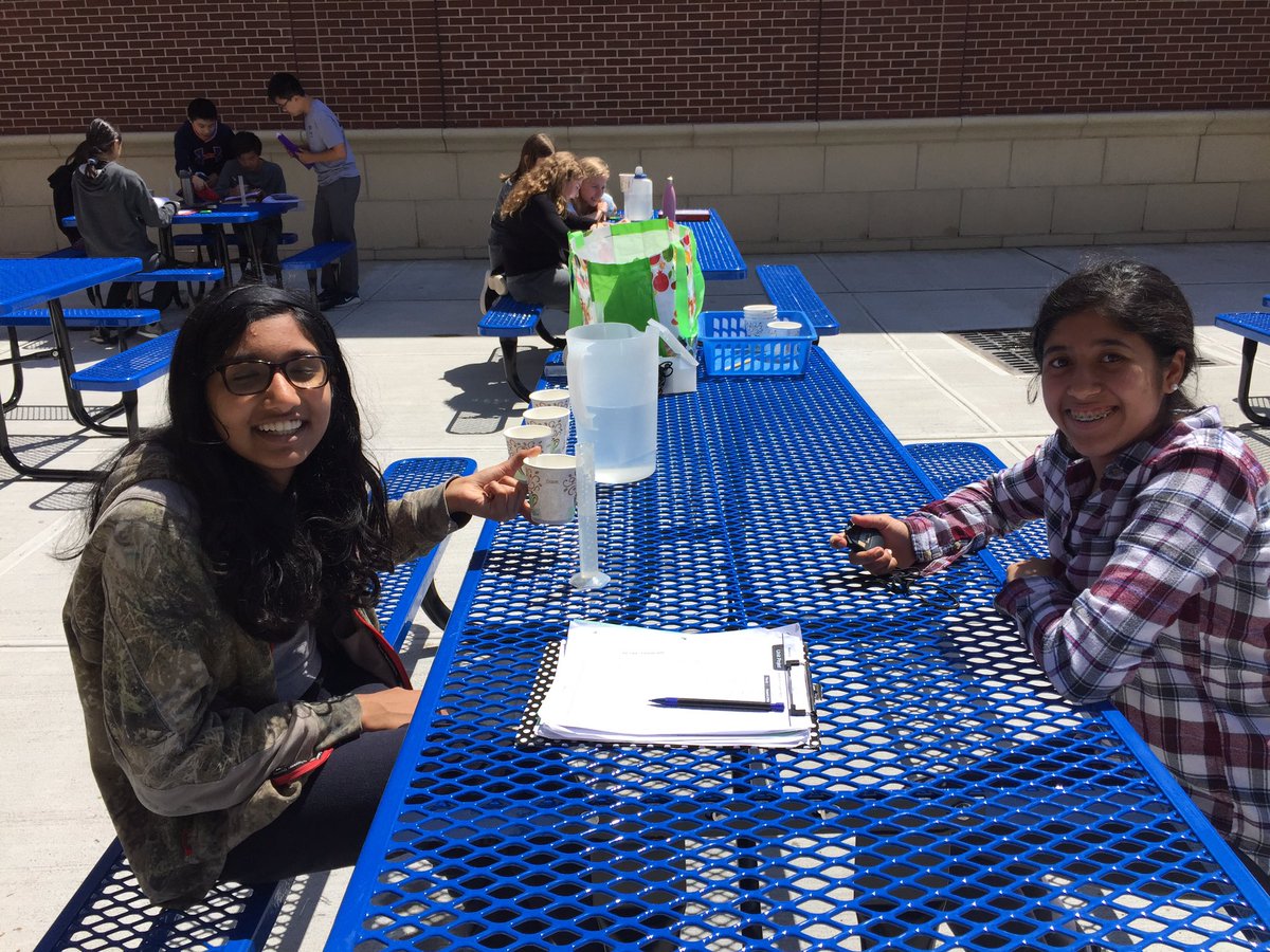 marywiley2's tweet photo. New outdoor classroom was perfect for an experiment in linear relationships, using water! @MillburnMSPrin https://t.co/nIHAbmiMLg