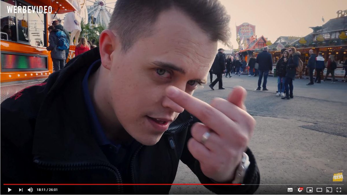 Haha! Ist schon ein harter Job, so als Moderator! <a href="/nookyyy/">nookyyy</a> im vollen Einsatz youtu.be/Se3kqBPt4rQ Wie es sich für einen aufgehenden Stern im Entertainment-Business gehört, hier sein Merch bit.ly/nookyyyswag 😀🤟