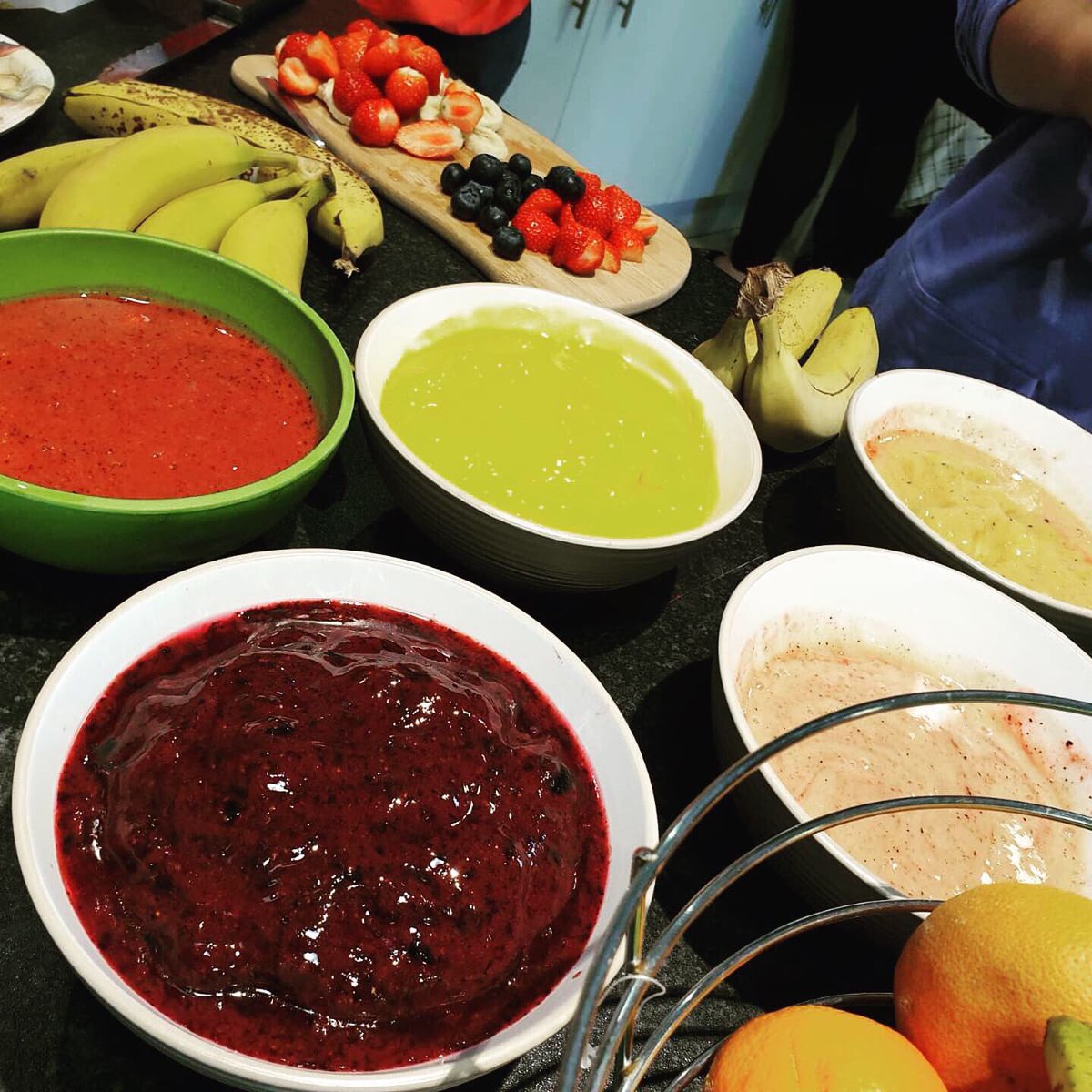 sfc_boarding's tweet photo. Smoothie making fun in the boarding house, how many layers can we make? #iloveboarding #cookingactivity #layeredsmoothie https://t.co/L8VaWJp91H