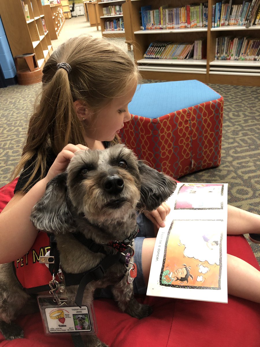 lochnanc06's tweet photo. @MarilynStinson @TammyRo18373928 @GESFalcons  Tickles and I enjoyed our visit today listening to K-2 students. https://t.co/8L6InvIOJK