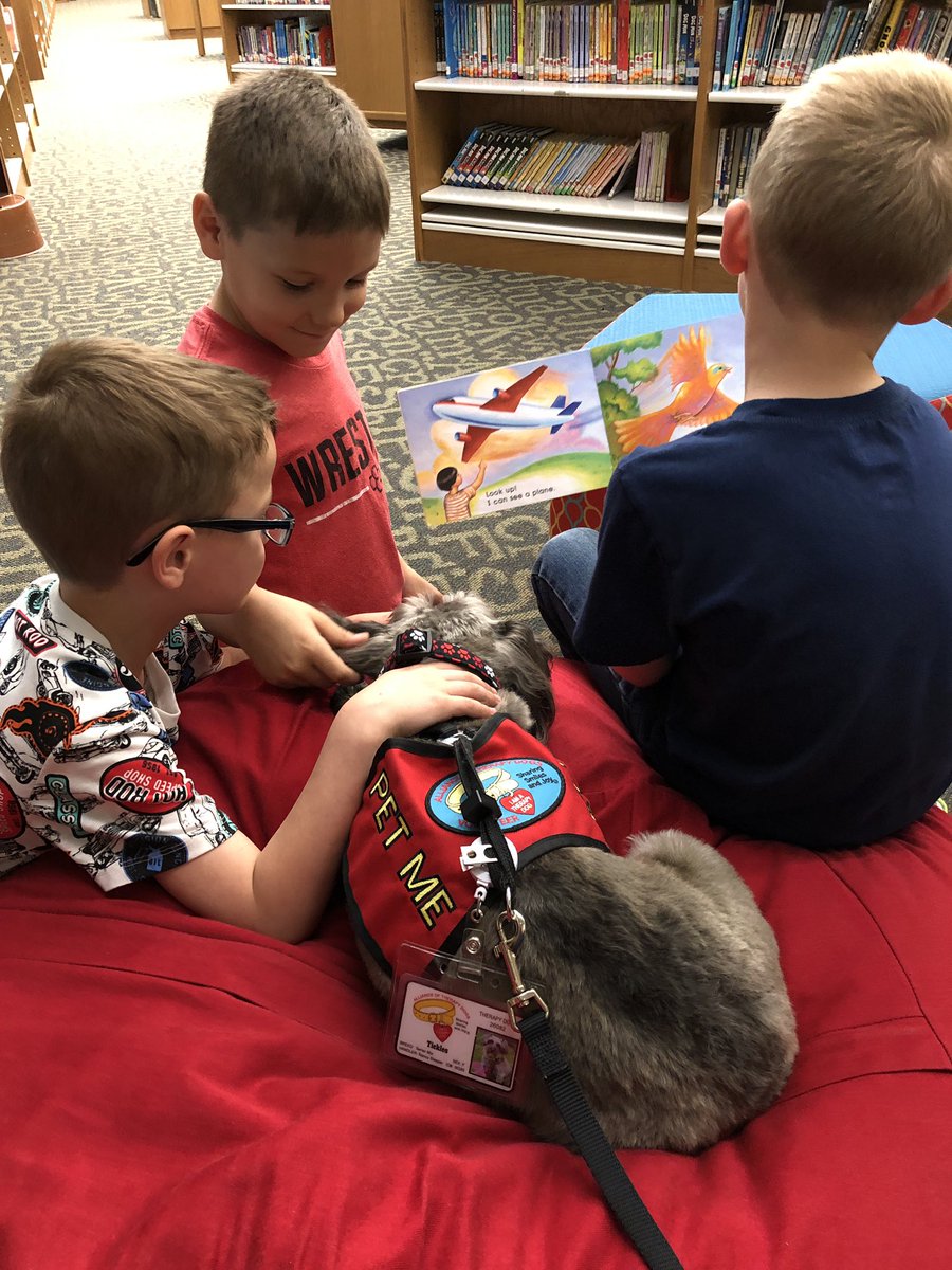 lochnanc06's tweet photo. @MarilynStinson @TammyRo18373928 @GESFalcons  Tickles and I enjoyed our visit today listening to K-2 students. https://t.co/8L6InvIOJK