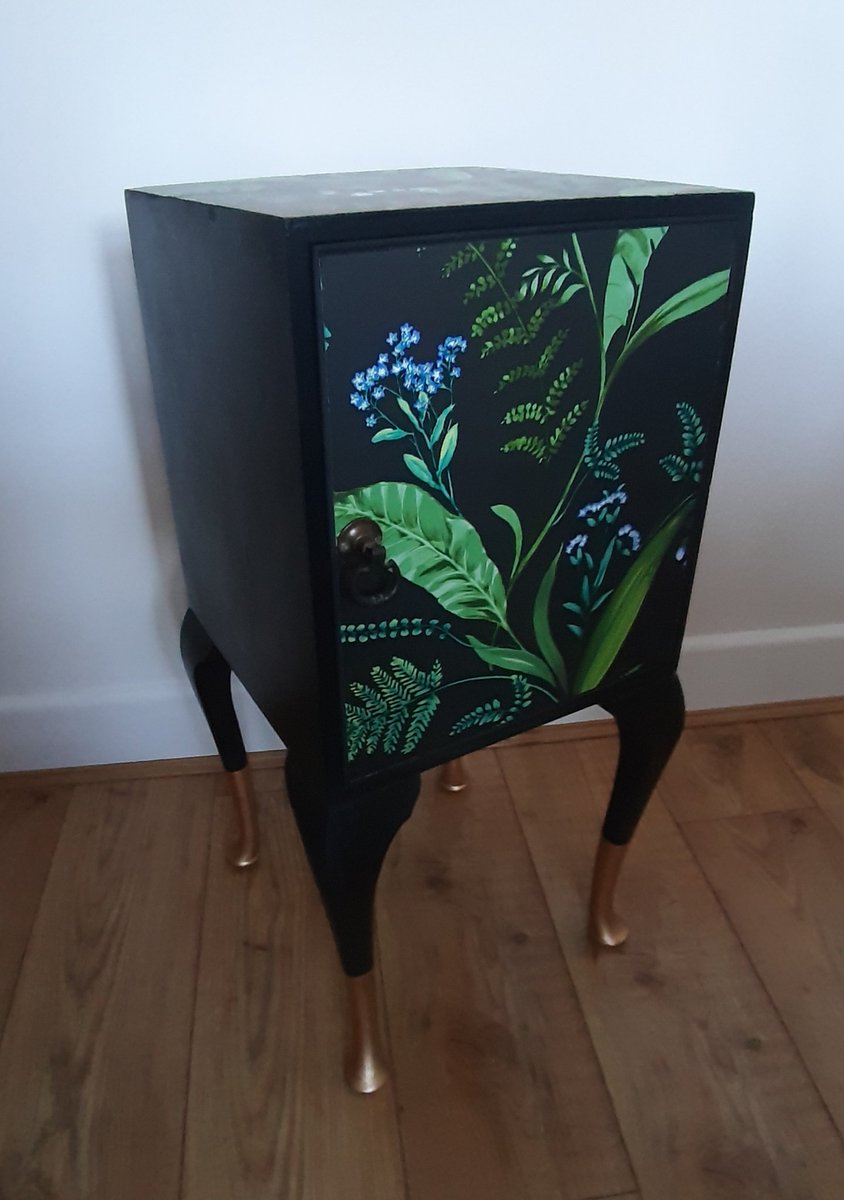 Paul59Harper's tweet photo. Good evening #handmadehour
 #upcycledfurniture #upcycling #decoupage #chalkpaint
I tried something different this weekend. Decoupaged and chalk painted this cabinet. Just needs another coat of wax. #quitepleased https://t.co/ltRv1FO7zW