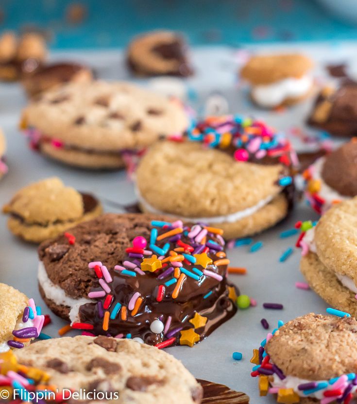NEW to celebrate #AllergyAwarenessWeek & #CeliacAwarenessMonth, I'm focusing on all of the things WE CAN HAVE instead of getting distracted by things we miss. 
I partnered w/ @enjoylifefoods to make easy #glutenfree sandwich cookies. w/ 🍫 & 🎊 #eatfreely
flippindelicious.com/2019/05/vegan-…
