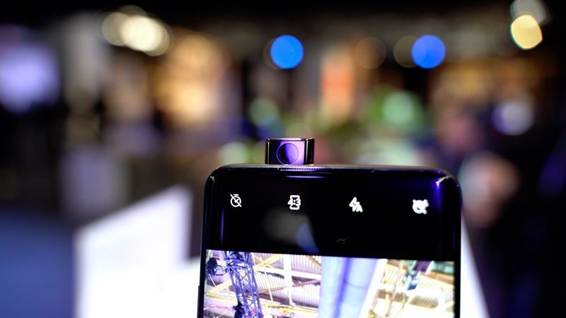 TardentApps's tweet photo. New OnePlus 7's phone comes with a pop up camera. Cool idea, but seemingly easily damaged. #oneplus7 #oneplus7pro #popupcamera https://t.co/3BVoJzoJxY https://t.co/6nZXIrK9wx