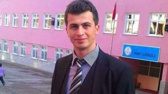 MemBayrampasa's tweet photo. Öğretmen: fedakardır...Nelerden vazgeçeceğini tahmin edemezsiniz...
#haddinibilekşisözlük https://t.co/cvQMCFIsY0
