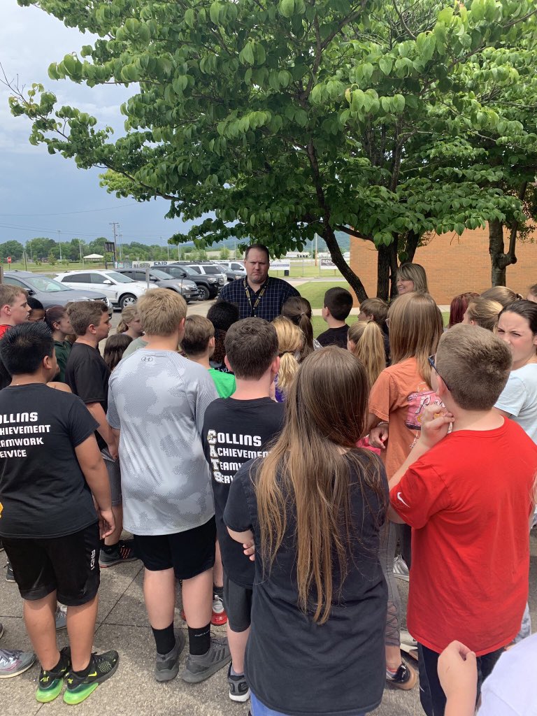 Sct_Jr_High's tweet photo. SJHS was excited to welcome the Collins’ 6th graders today. We look forward to loving them and challenging them over the next 2 years! https://t.co/Ytzc7MJ2tX