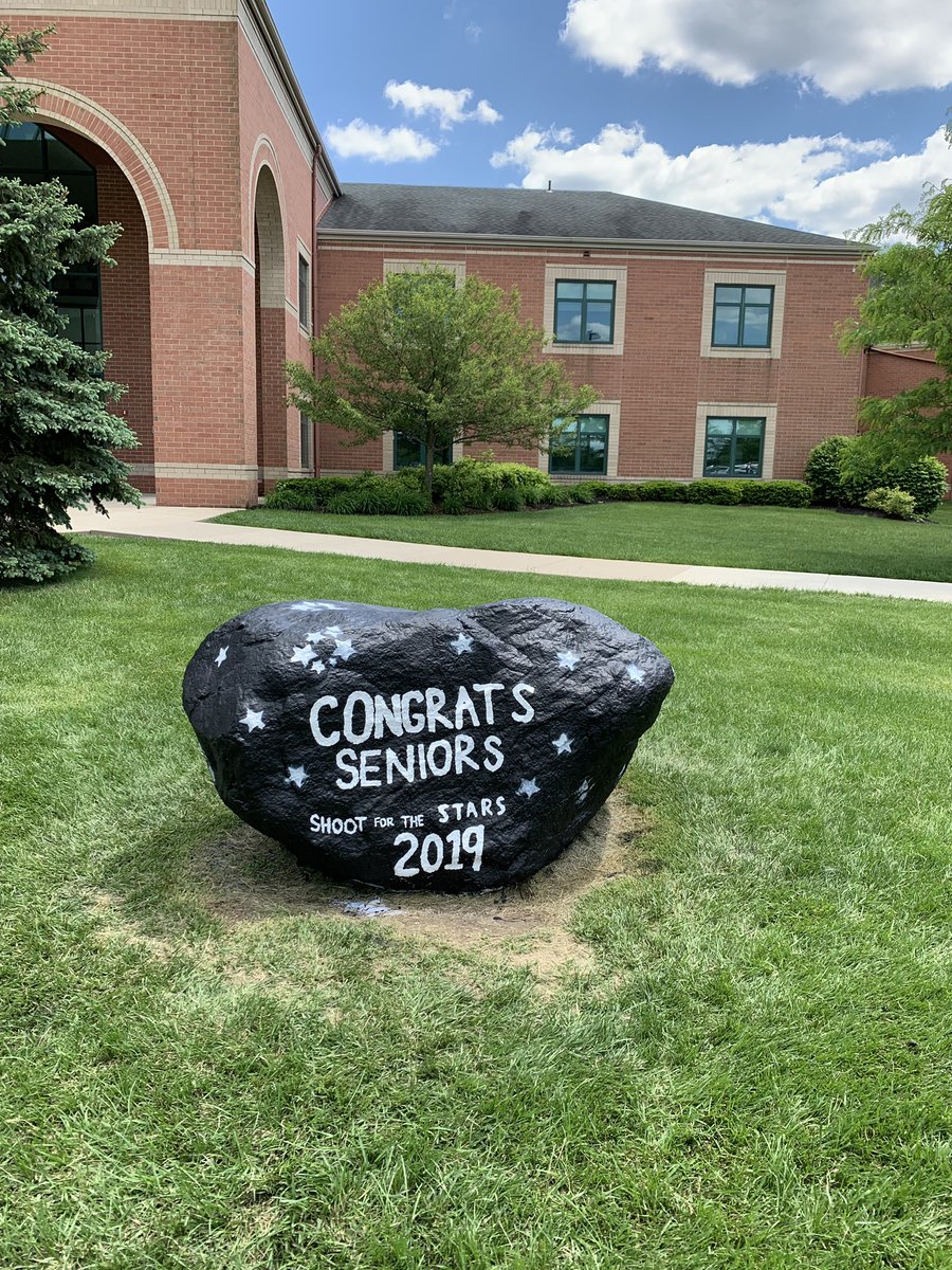 masonscinhs's tweet photo. we painted the rock! congratulations class of 2019! it’s been a great four years. https://t.co/GMs0wGN0DM