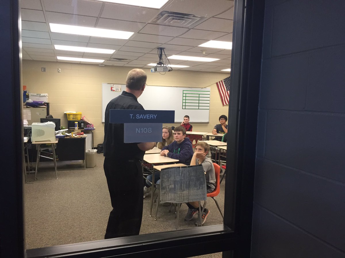 SaveryTruman's tweet photo. Huron 7th Grade #hurontigers #dakotaprovisions #McDonalds #sdnationalguard #luxurymovietheatre career day hms_socialmedia https://t.co/jfK7Krrpwc