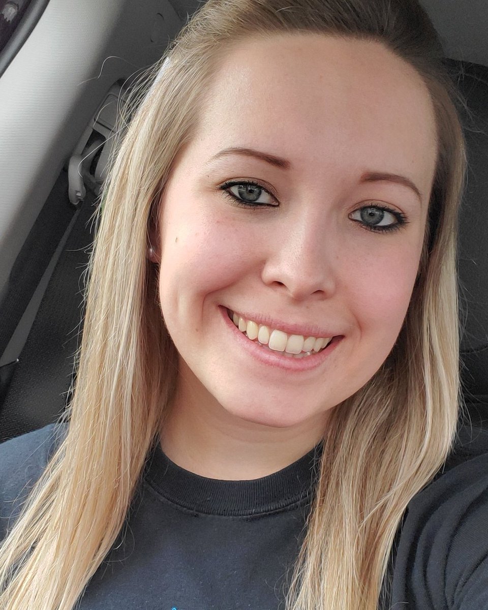 bushee_tay's tweet photo. Just because I haven't posted a selfie in a bit...soooo selfiee💁🏼‍♀️ #selfie #haventpostedinawhile #goodhairday #smile https://t.co/YSuVguooIs
