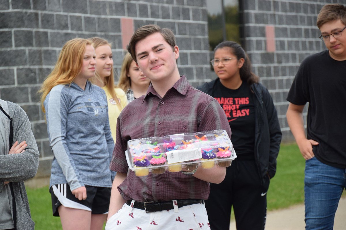 BRFHighSchool's tweet photo. High schoolers greeted the eighth graders with signs, cupcakes, and smiles today. The eighth graders ventured over to the high school to view senior exit presentations and to meet their advising families. We can't wait for them to be freshmen next year! #tiGRRpride https://t.co/GGgZPScoOz