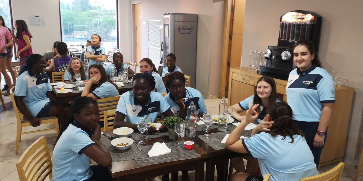 cblamojonera's tweet photo. Nuestras infantiles #Ciformotor cenando y recuperándose del gran esfuerzo realizado en el partido de hoy. Han luchado hasta el pitido final pero no ha podido ser, enhorabuena a @DHbaloncesto por la victoria y el gran partido. https://t.co/AnCFz8RKxv