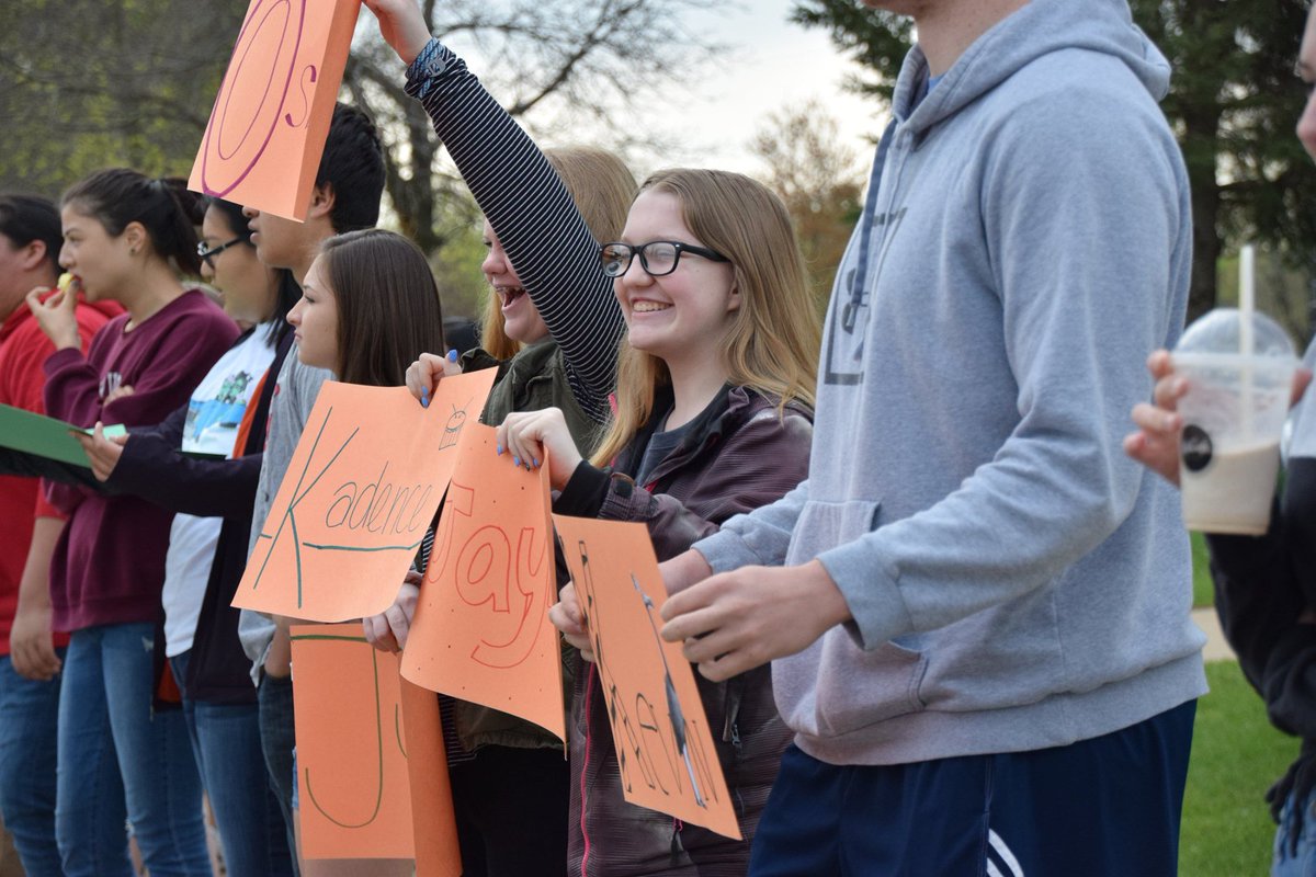 BRFHighSchool's tweet photo. High schoolers greeted the eighth graders with signs, cupcakes, and smiles today. The eighth graders ventured over to the high school to view senior exit presentations and to meet their advising families. We can't wait for them to be freshmen next year! #tiGRRpride https://t.co/GGgZPScoOz