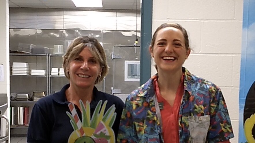 GLPS_rightnow's tweet image. Even lunch is for learning! Alexa Ross -- an MSU intern in the colorful shirt next to GLPS's Carol Jegla -- created a special Hawaiian themed lunch at Hayes: Hawaiian sweet &amp;amp; sour chicken, Hawaiian sticky rice, mango pineapple fruit salsa, tiki time coleslaw, &amp;amp; coconut cupcakes.