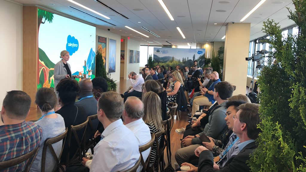 skershner__c's tweet photo. What an amazing group of people!  #SalesforceTowerIndy #TrailblazerDay https://t.co/SWCwbQydTu