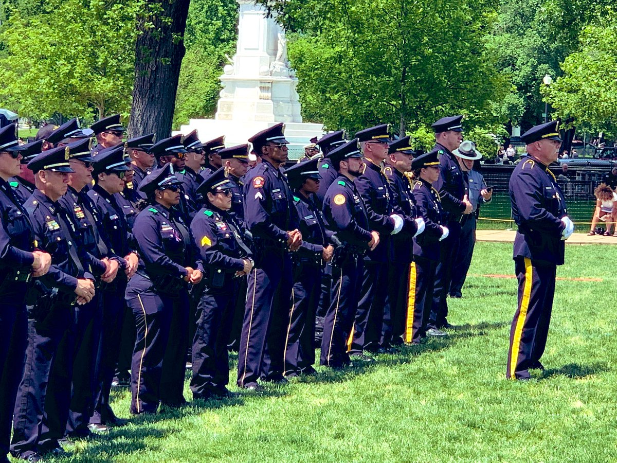 ChiefWHumphrey's tweet photo. @DallasPD honoring/remembering our fallen. Very inspirational service from POTUS @realDonaldTrump delivering keynote, “I have directed the Justice Department to do everything in its power to defend the lives of American law enforcement”. #neverforget https://t.co/nbi6o0Ip8Q