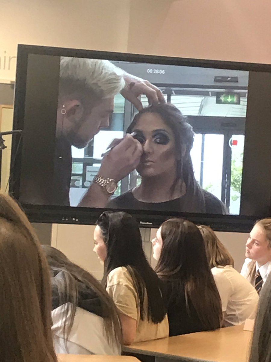 MissMaxwellAyr's tweet image. Amazing masterclass and mental health talk with Murray Owens MUA to over 80 @BelmontAcad01 and @HolmstonPS pupils tonight. Thank you so much for your support and contribution to our Belmont Promise! 🐝 #BeeYourself #BeeGlam #MentalHealthAwareness