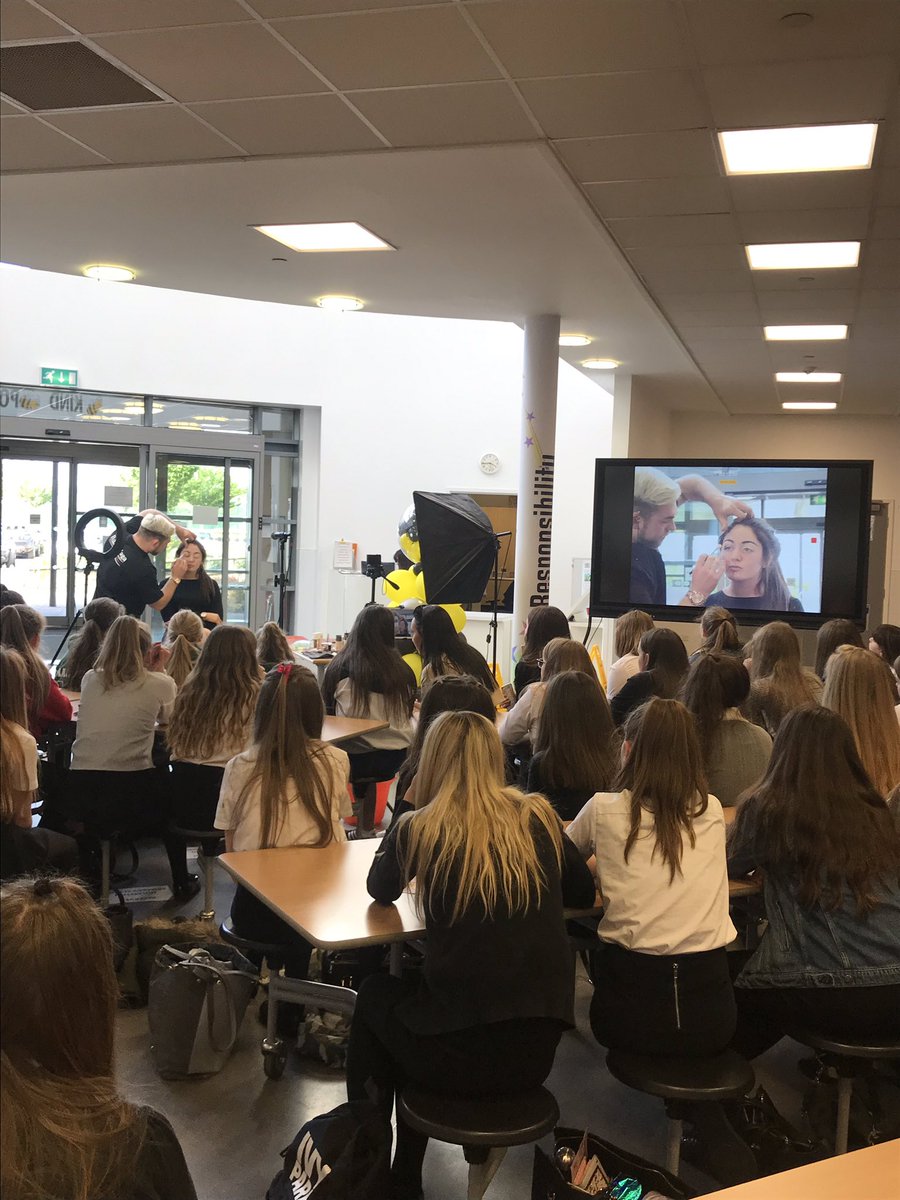 MissMaxwellAyr's tweet image. Amazing masterclass and mental health talk with Murray Owens MUA to over 80 @BelmontAcad01 and @HolmstonPS pupils tonight. Thank you so much for your support and contribution to our Belmont Promise! 🐝 #BeeYourself #BeeGlam #MentalHealthAwareness