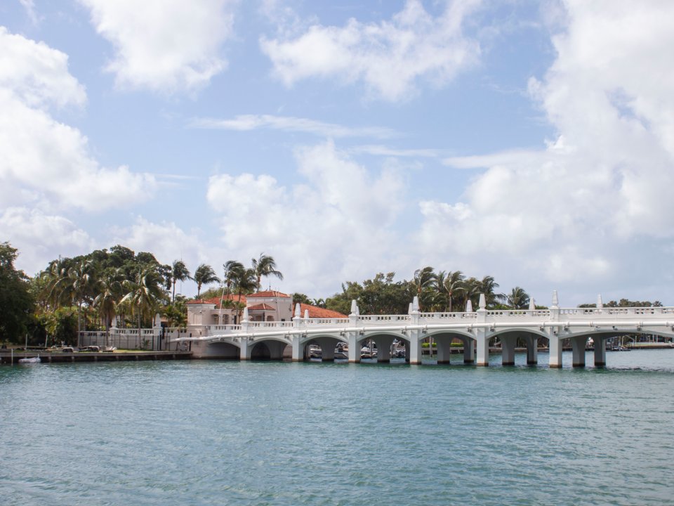 SherriePorter's tweet photo. Miami's 'Billionaire Bunker' is a high-security island that has a 13-person police force for its 42 residents. Here's an insider look of what the exclusive community looks like. https://t.co/xBe6TfNKw2 @businessinsider @MiamiNelson https://t.co/ZknVcW5PEp