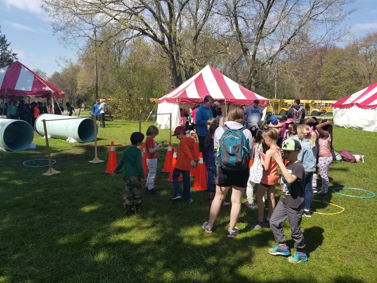 lucancbj's tweet photo. Had a great morning at the Children's Water Festival! So great that our youth have this opportunity to learn about our most important resource! Great to see so many partners involved. #beingmayor #boardmemeber #lakehuronwatersupply @OCWAnews @UTRCAsoilwater https://t.co/tDAc4iO1ir